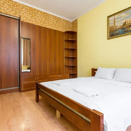 в центрі подобово на вулиці коперника 26 біля палацу мистецтв *