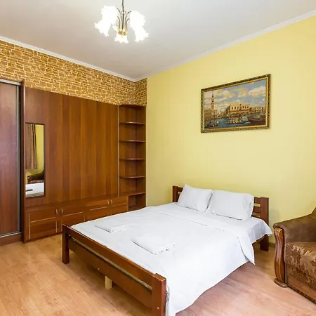 в центрі подобово на вулиці коперника 26 біля палацу мистецтв Apartment *