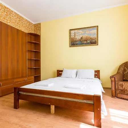 в центрі подобово на вулиці коперника 26 біля палацу мистецтв *