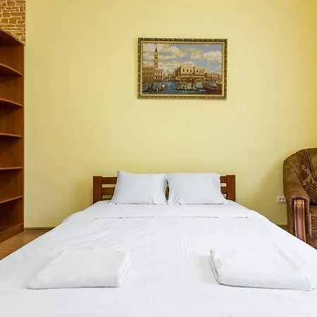 Lägenhet в центрі подобово на вулиці коперника 26 біля палацу мистецтв *