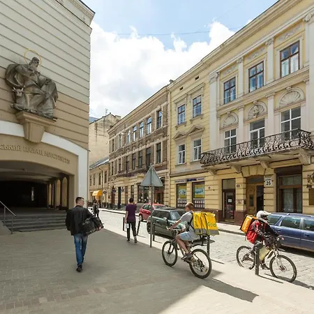Apartment в центрі подобово на вулиці коперника 26 біля палацу мистецтв