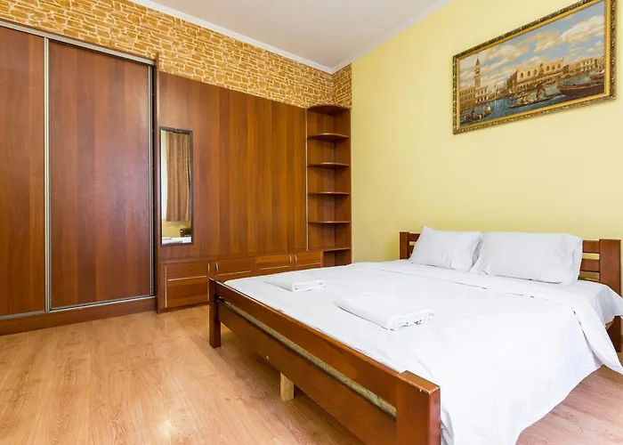 в центрі подобово на вулиці коперника 26 біля палацу мистецтв *