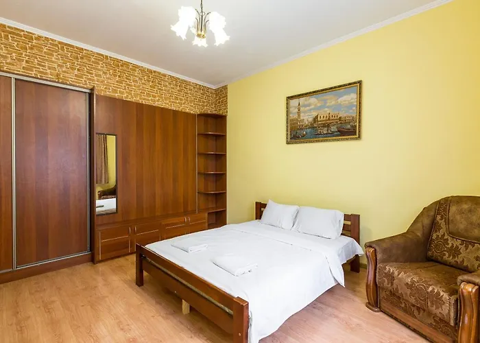 в центрі подобово на вулиці коперника 26 біля палацу мистецтв Apartamento *