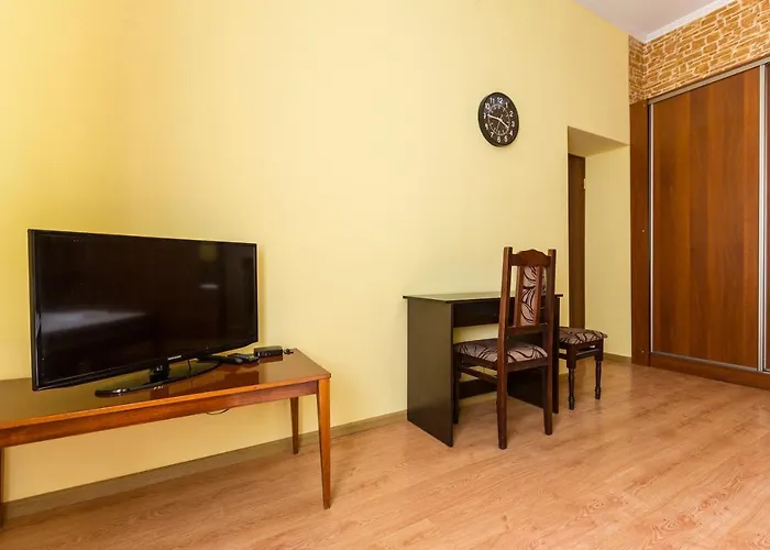 в центрі подобово на вулиці коперника 26 біля палацу мистецтв Lviv