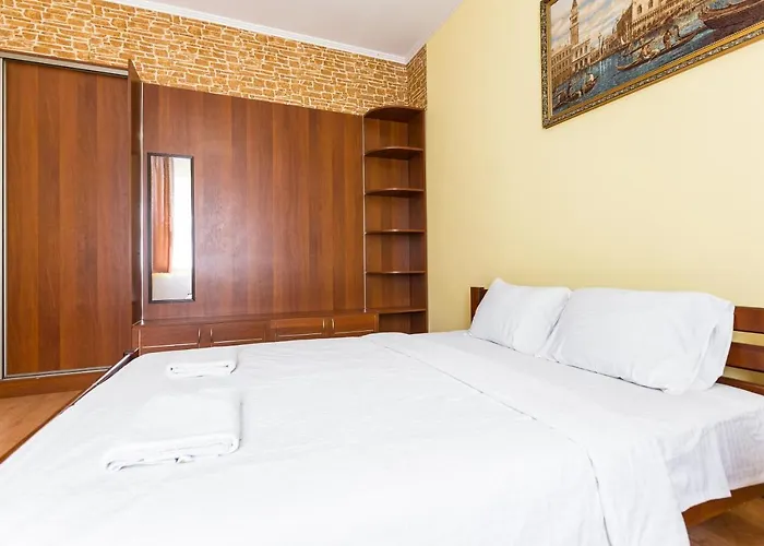 в центрі подобово на вулиці коперника 26 біля палацу мистецтв *