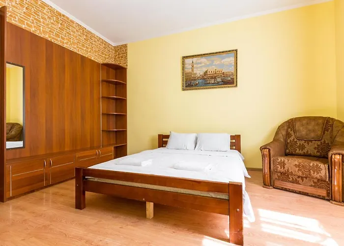 в центрі подобово на вулиці коперника 26 біля палацу мистецтв *