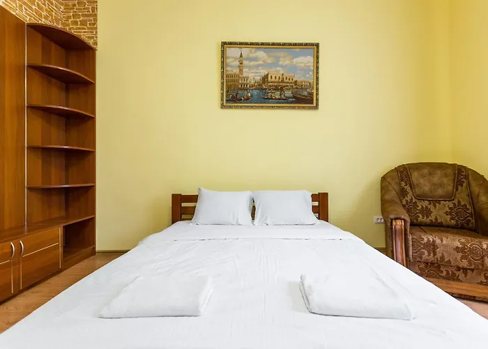 Apartamento в центрі подобово на вулиці коперника 26 біля палацу мистецтв *