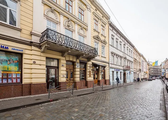 в центрі подобово на вулиці коперника 26 біля палацу мистецтв Lviv