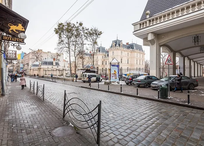 в центрі подобово на вулиці коперника 26 біля палацу мистецтв *