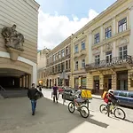Appartement в центрі подобово на вулиці коперника 26 біля палацу мистецтв