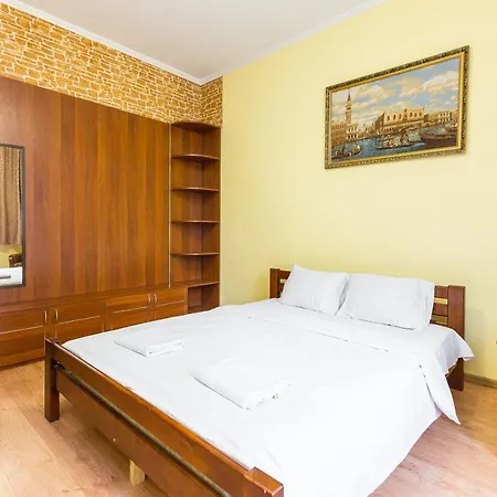 в центрі подобово на вулиці коперника 26 біля палацу мистецтв Apartament Lwów