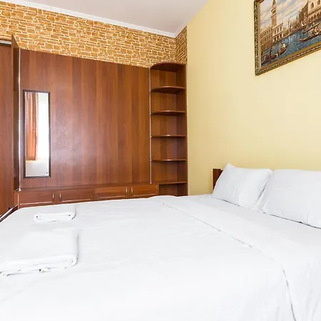 в центрі подобово на вулиці коперника 26 біля палацу мистецтв *